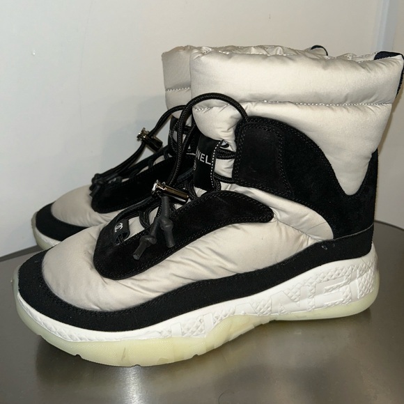 2021 Interlocking CC Logo Wedge Sneakers Size: 38 - Picture 5 of 7